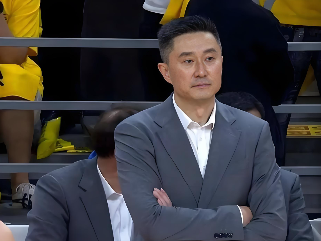 hth-温馨！杜锋亲自给19岁小将开小灶，希望他给徐杰分担压力